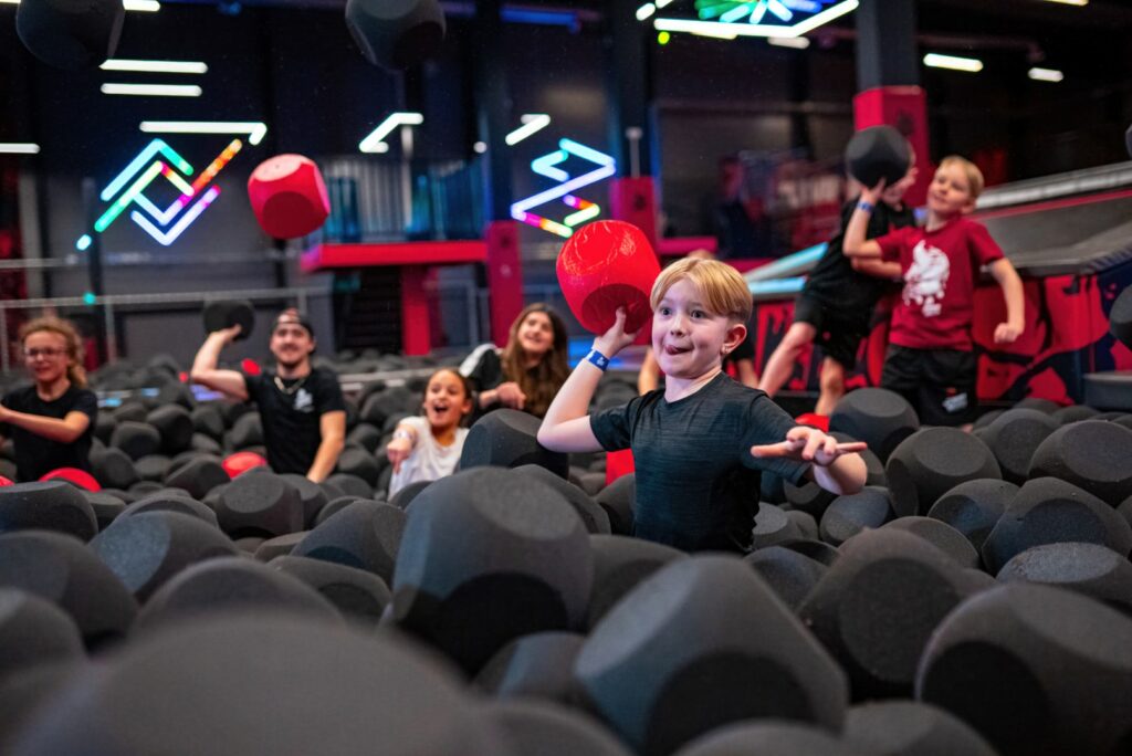 Foam Pit Grupo de niños en JumpYard